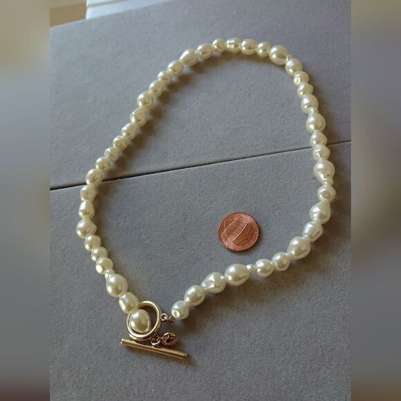 J. Crew freshwater pearl and gold tone lock necklace - Picture 5 of 9